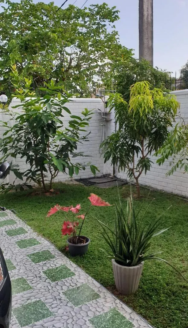 Ivory Home Stay & Self-Catering Guest House Ja-Ela 0*,
